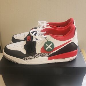 Air Jordan Legacy 312 Low Size 11 Men's White/Fire Red-Wolf Gray